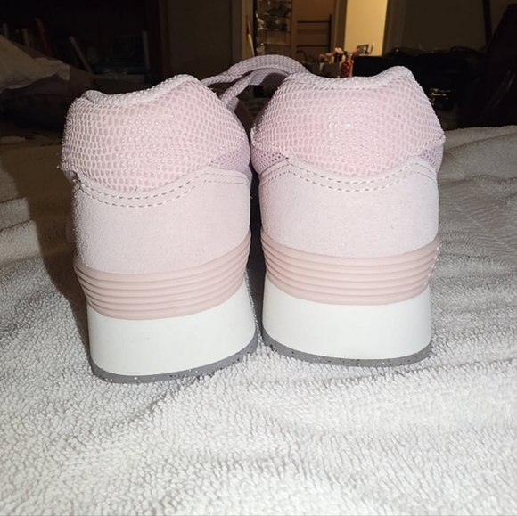 New Balance Pink Athletic Shoes - Picture 4 of 6